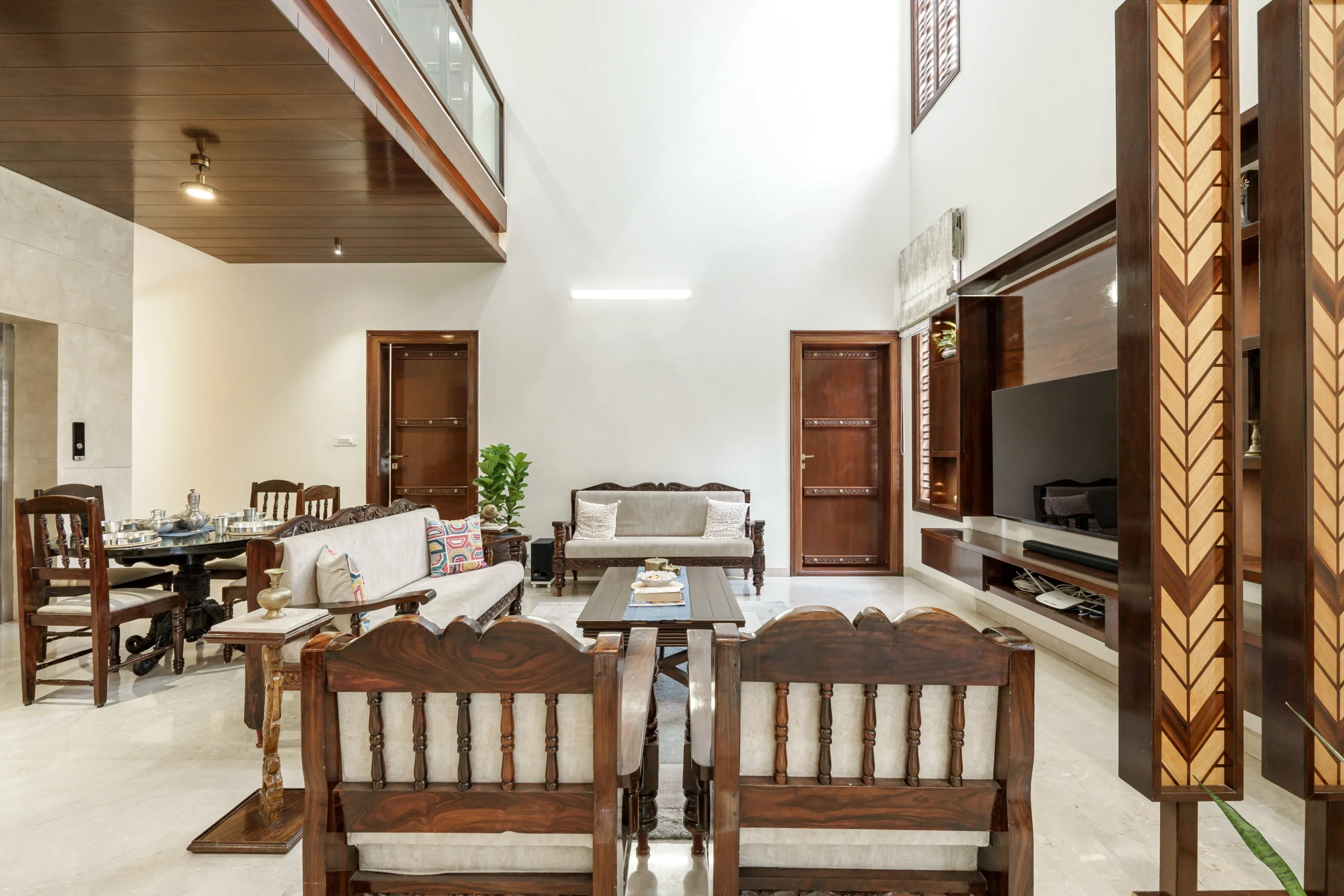 Traditional And Modern Architecture sitting area of venu and veena residence