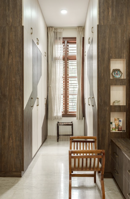 Tall windows in the wardrobe